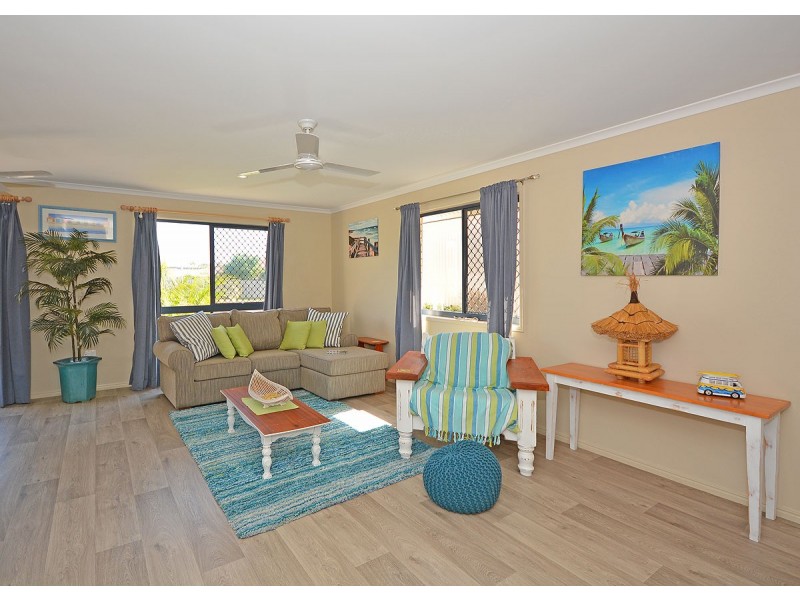 19 Lakes Boulevard, Burrum Heads QLD 4659