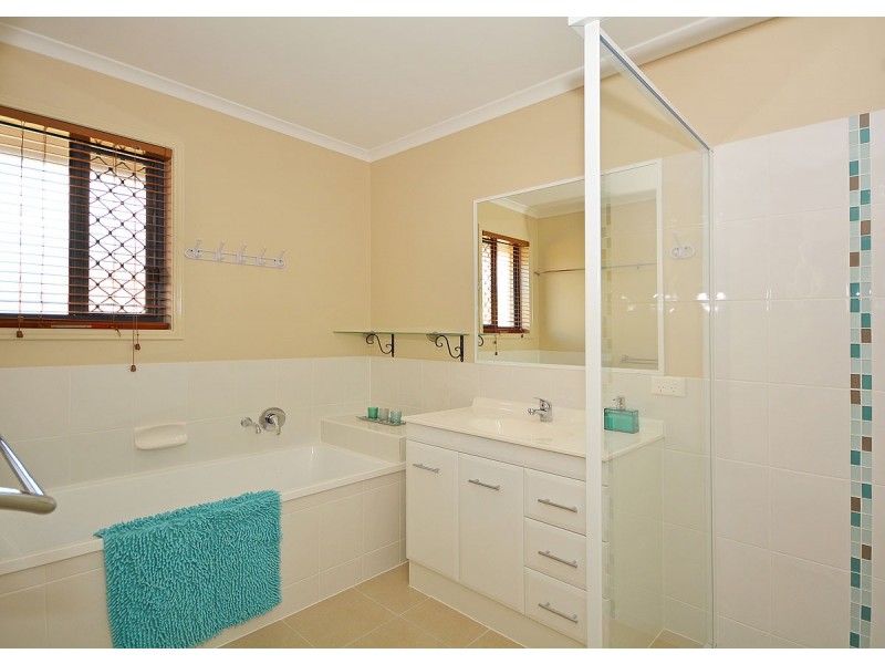 19 Lakes Boulevard, Burrum Heads QLD 4659