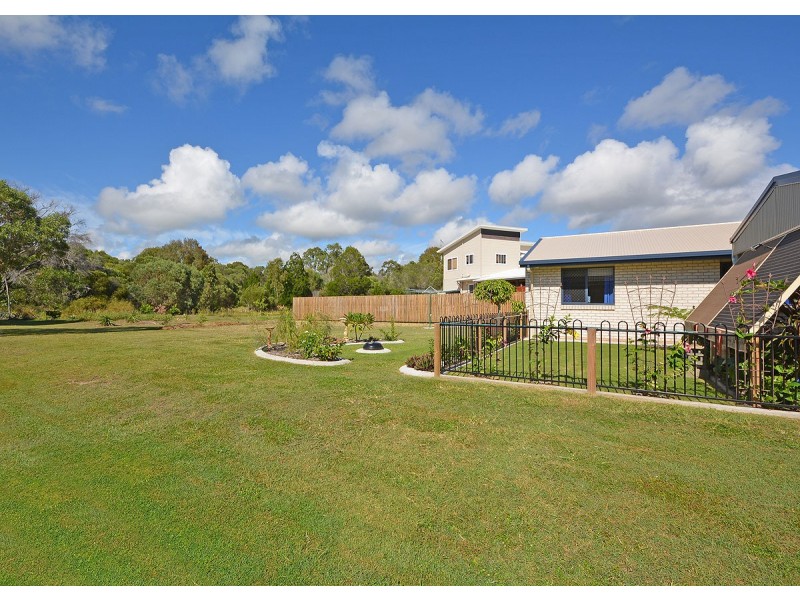 19 Lakes Boulevard, Burrum Heads QLD 4659