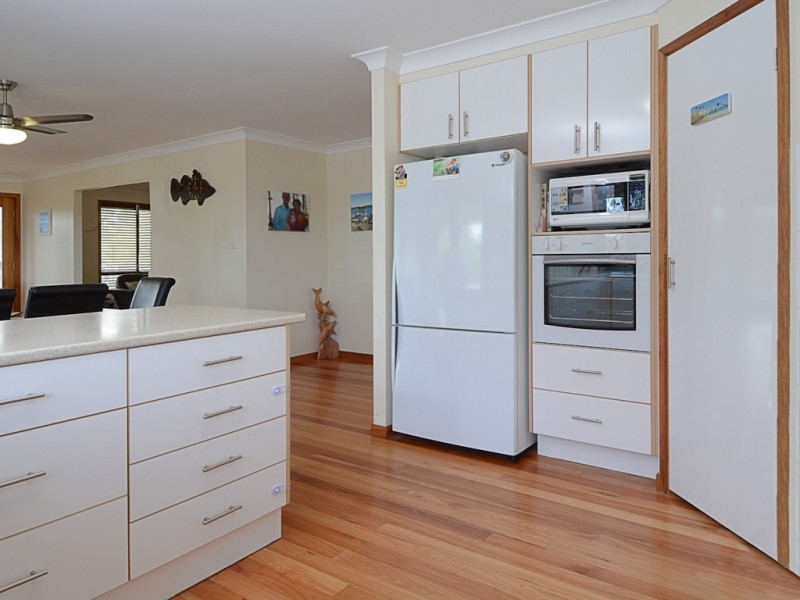 16 Lakeside Dr, Burrum Heads QLD 4659