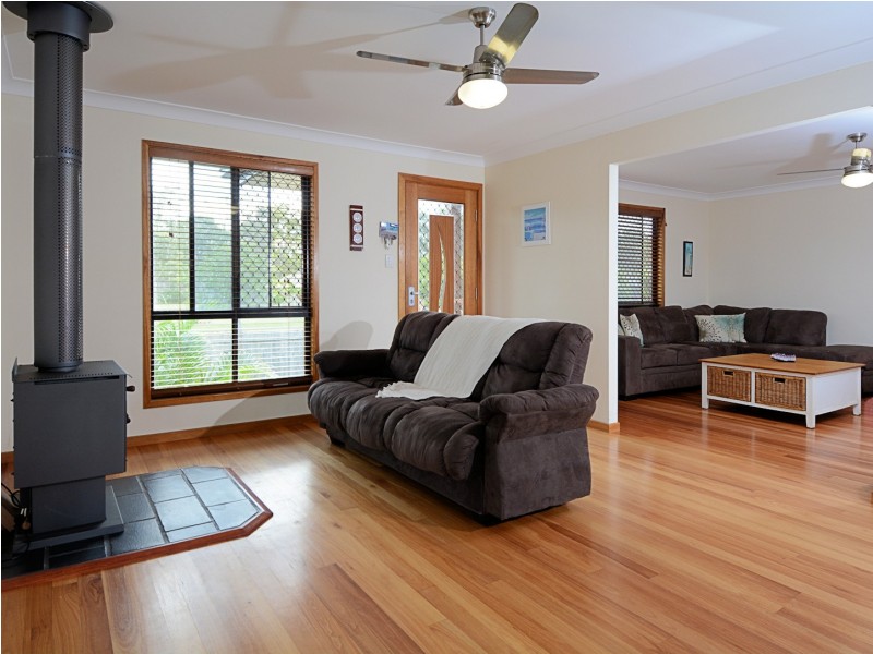 16 Lakeside Dr, Burrum Heads QLD 4659