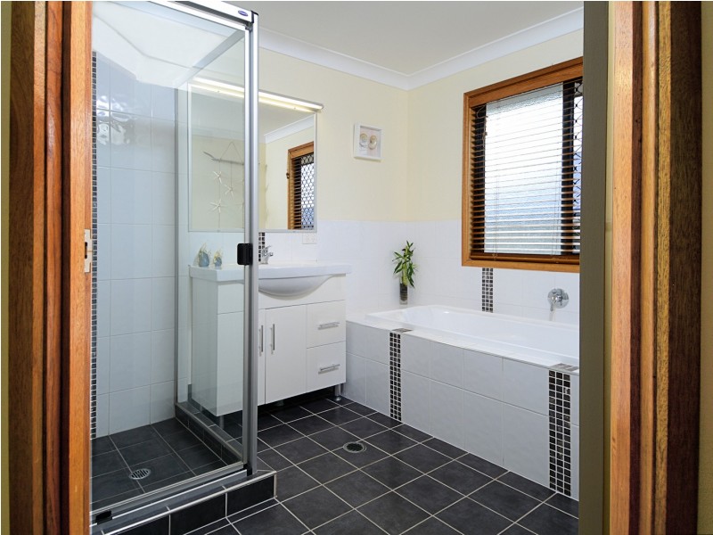 16 Lakeside Dr, Burrum Heads QLD 4659