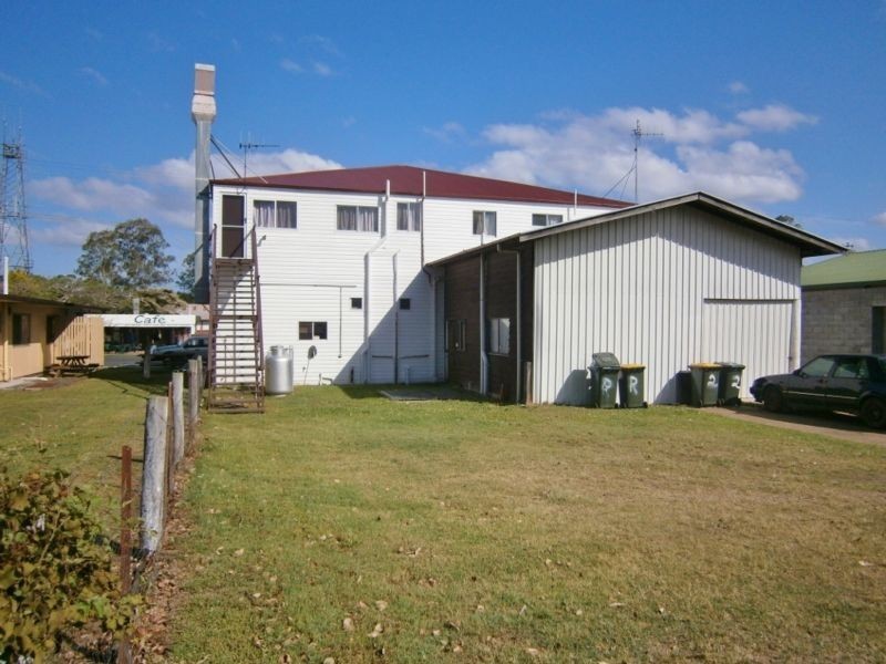 73 William Street, Howard QLD 4659