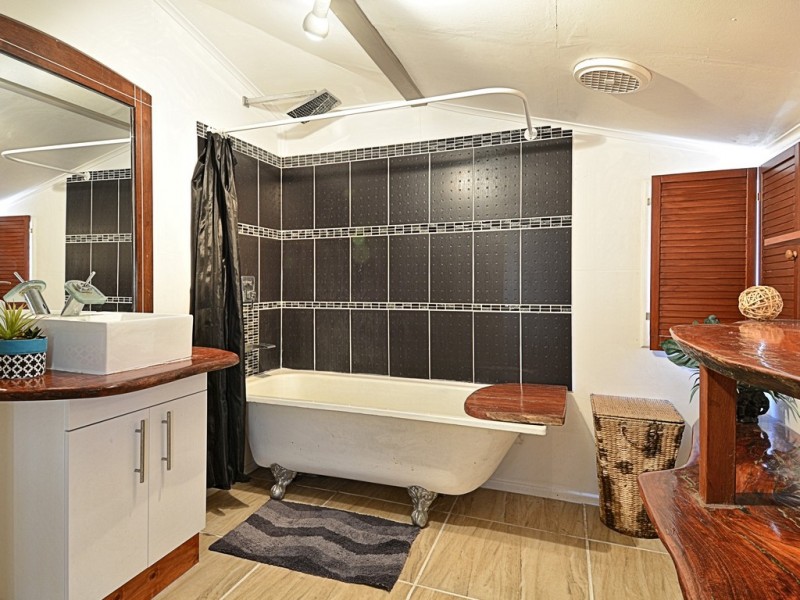 4-6 Charles Street, Howard QLD 4659