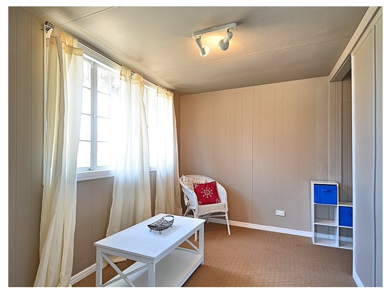 4-6 Charles Street, Howard QLD 4659