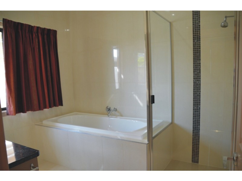 33 Traviston Way, Burrum Heads QLD 4659