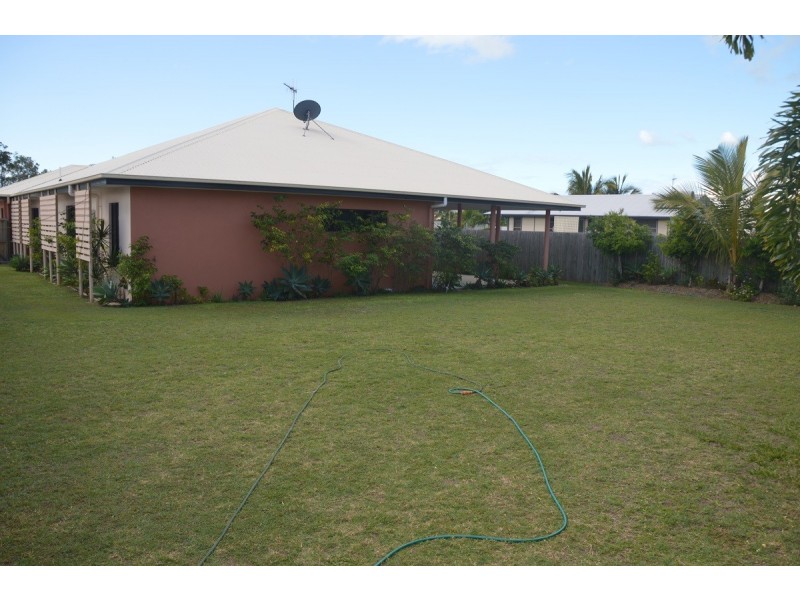 33 Traviston Way, Burrum Heads QLD 4659