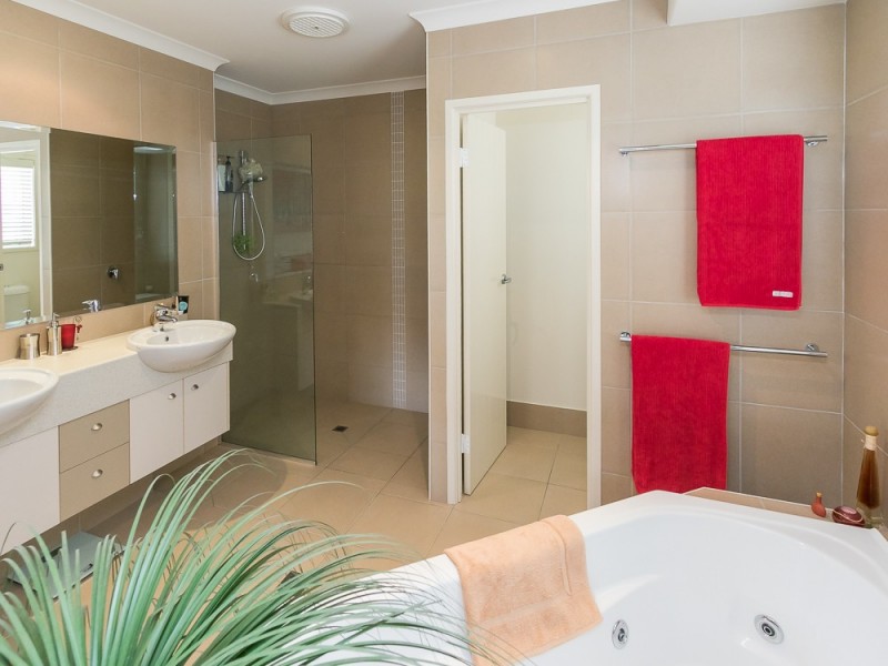 54 Traviston Way, Burrum Heads QLD 4659