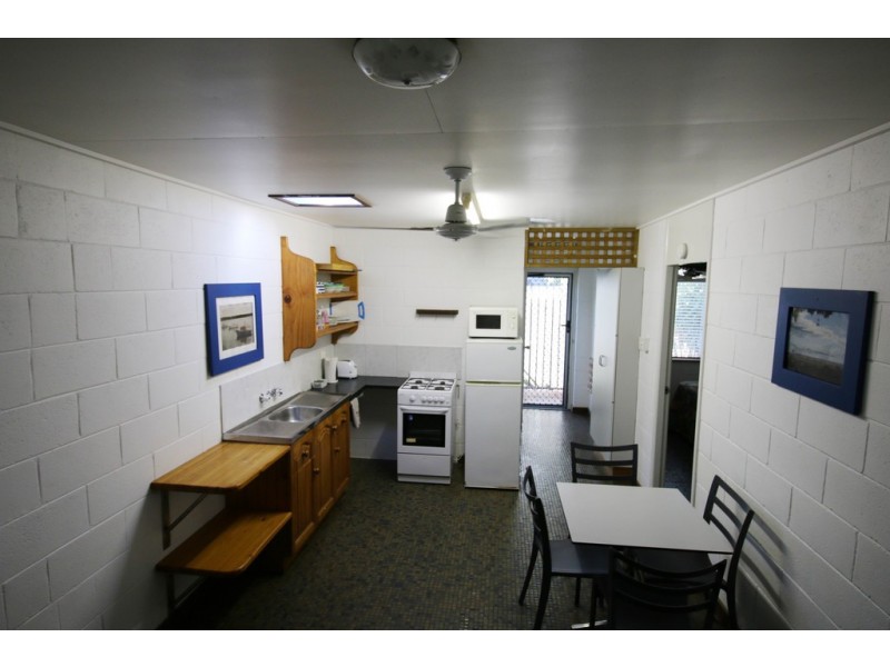 90 (Unit) Burrum Street, Burrum Heads QLD 4659