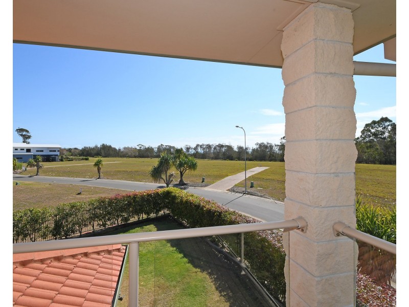 37 BARRAMUNDI DRIVE, Burrum Heads QLD 4659