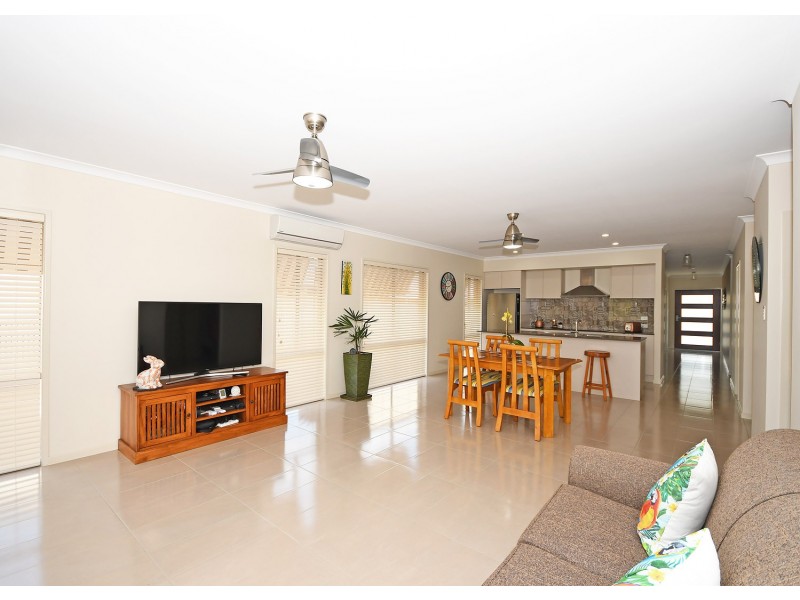 25 Lakes Boulevard, Burrum Heads QLD 4659