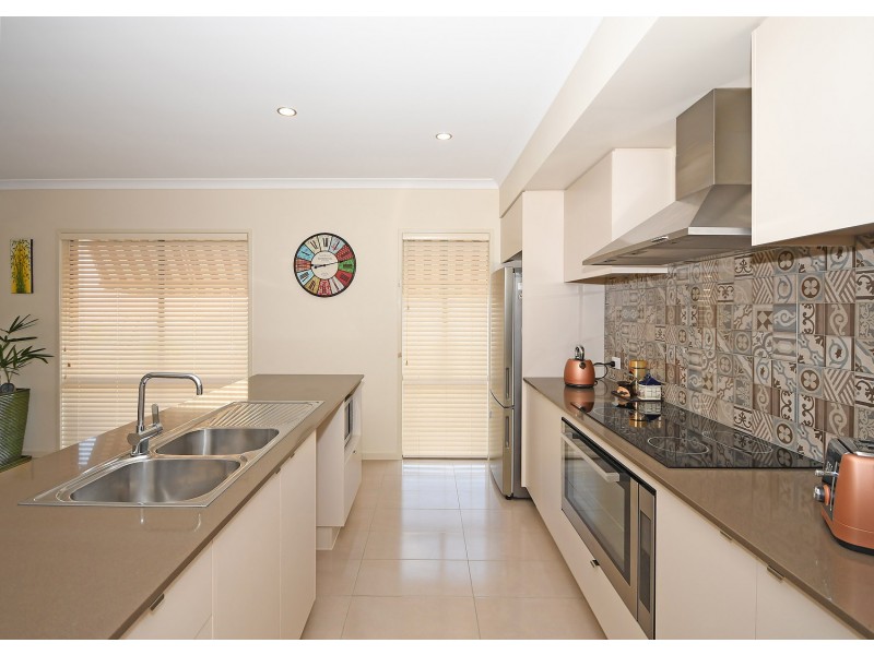 25 Lakes Boulevard, Burrum Heads QLD 4659