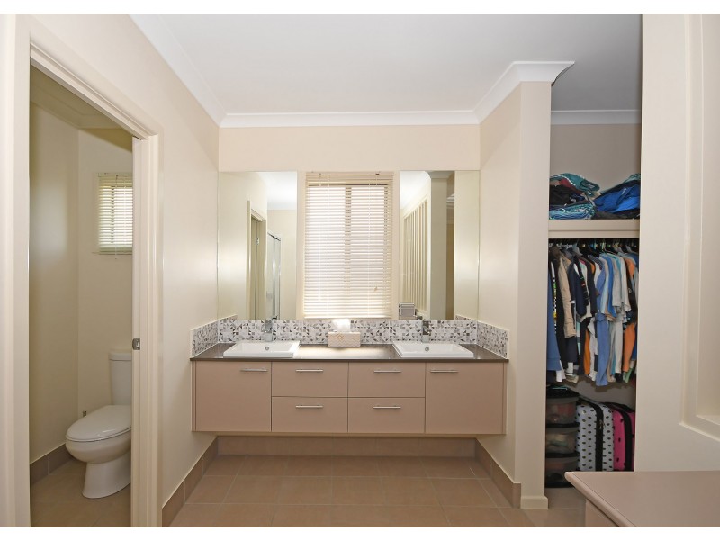 25 Lakes Boulevard, Burrum Heads QLD 4659