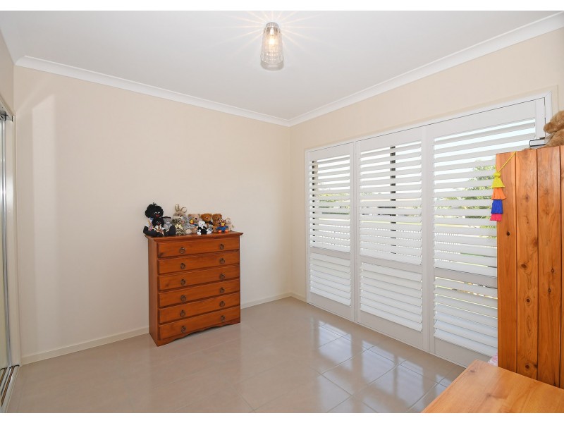 25 Lakes Boulevard, Burrum Heads QLD 4659