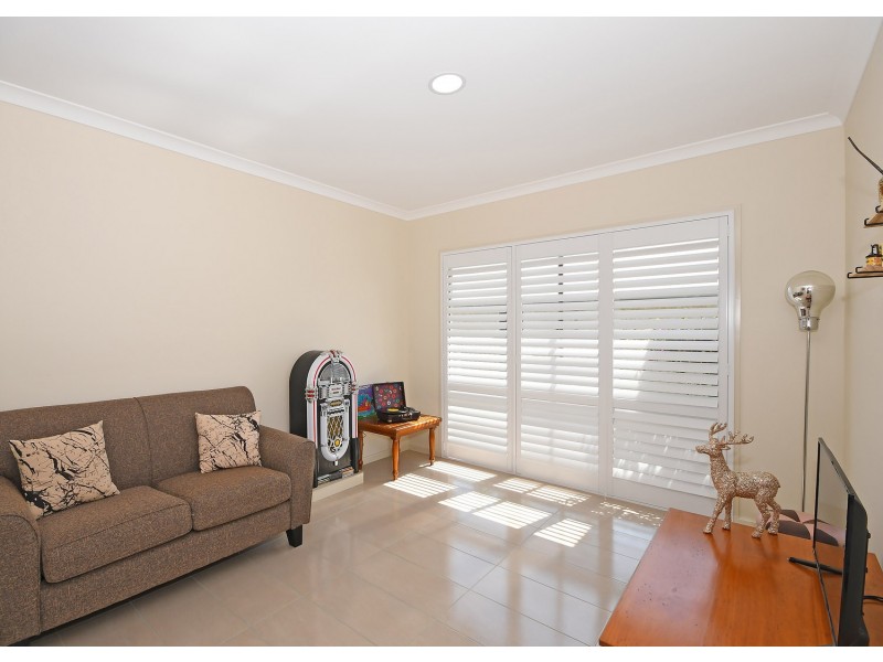25 Lakes Boulevard, Burrum Heads QLD 4659