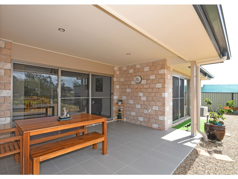 25 Lakes Boulevard, Burrum Heads QLD 4659