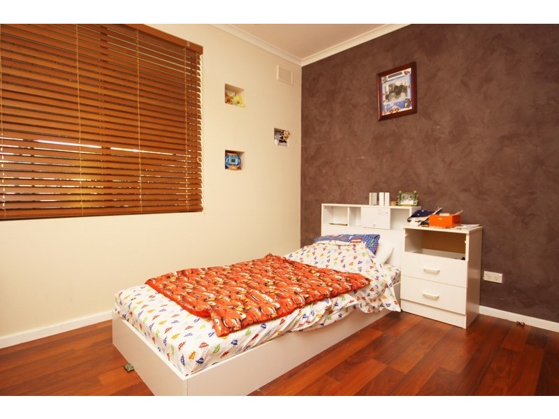 15 Barrington Road, Elizabeth Downs SA 5113