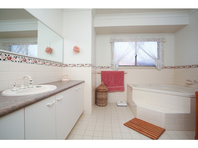 8 Honeysuckle Drive, Hillbank SA 5112