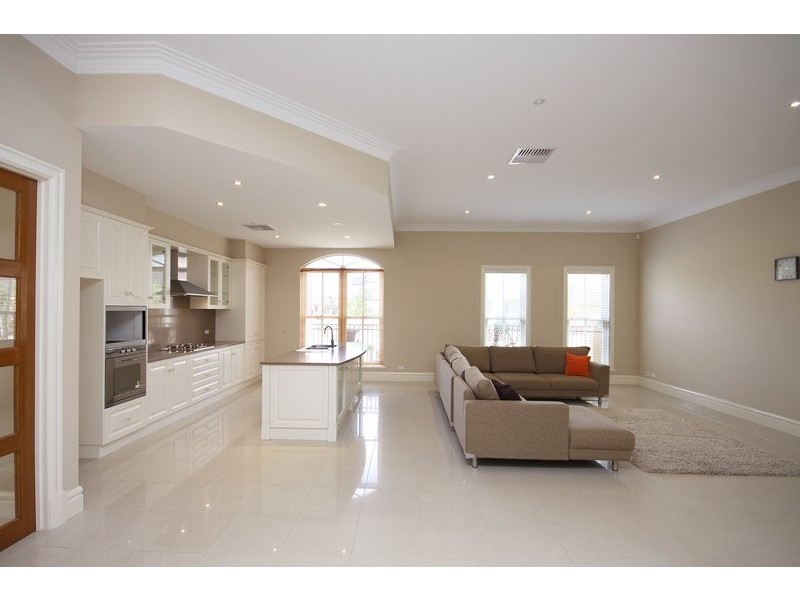 13 Isla Circuit, Mawson Lakes SA 5095