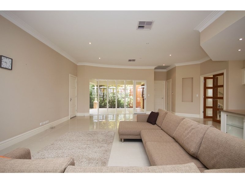 13 Isla Circuit, Mawson Lakes SA 5095