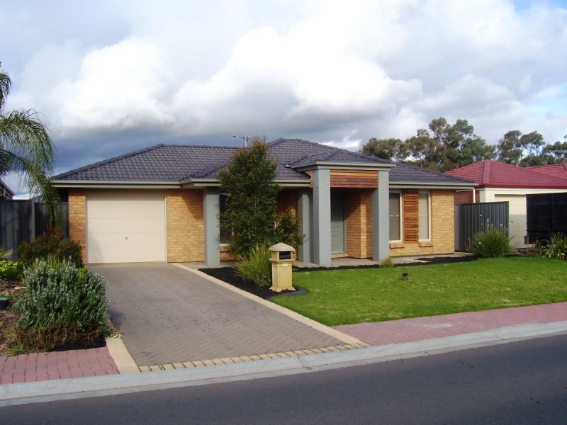 27 Lakeside Drive, Andrews Farm SA 5114