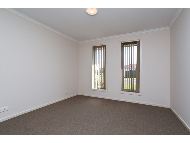 27 Lakeside Drive, Andrews Farm SA 5114