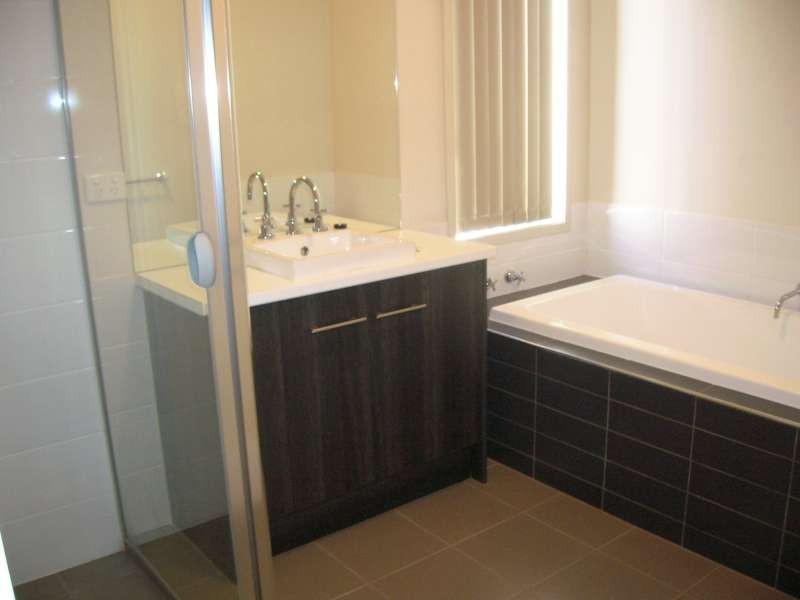 2 Overlander Way, Smithfield SA 5114