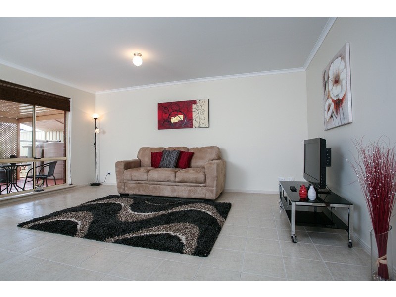 4 Oriana Court, Smithfield SA 5114