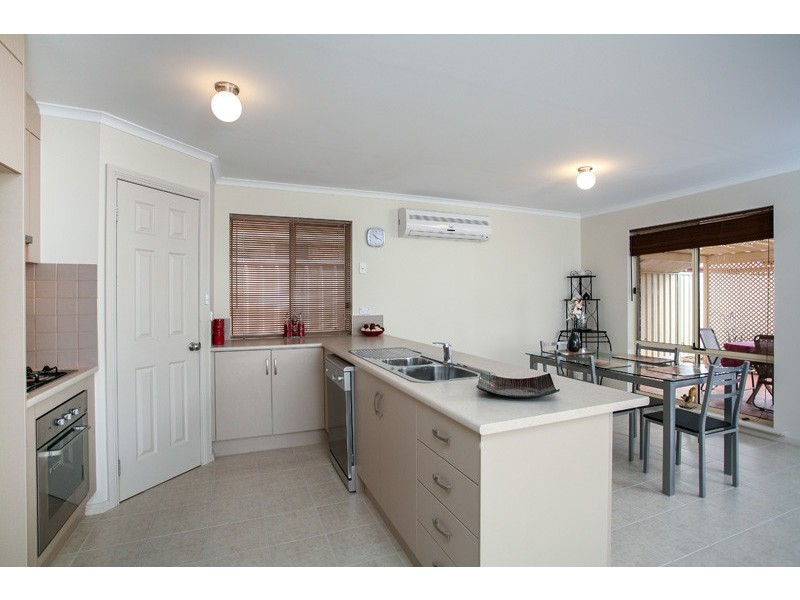 4 Oriana Court, Smithfield SA 5114