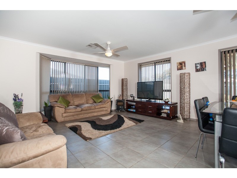 47 Coonawarra Avenue, Andrews Farm SA 5114