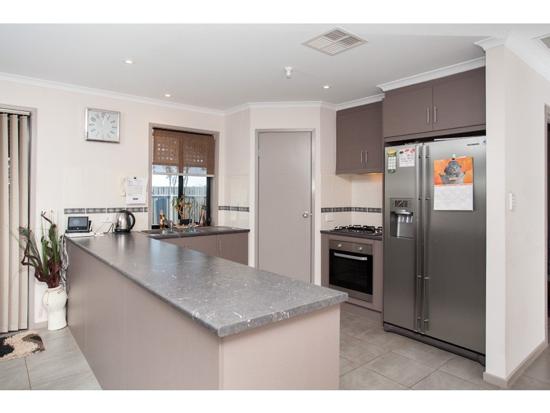 47 Coonawarra Avenue, Andrews Farm SA 5114