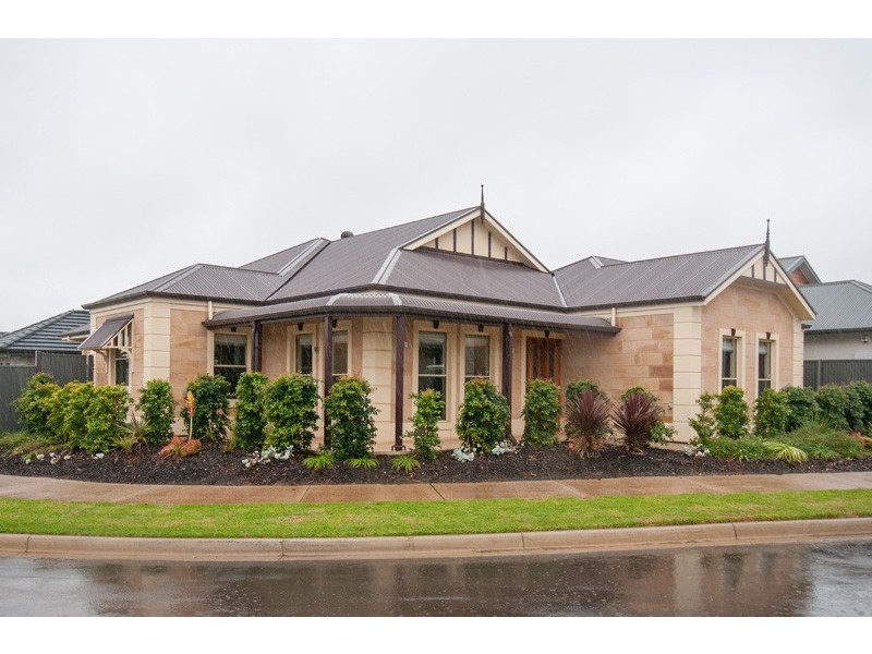 1 Hawick Ave, Blakeview SA 5114