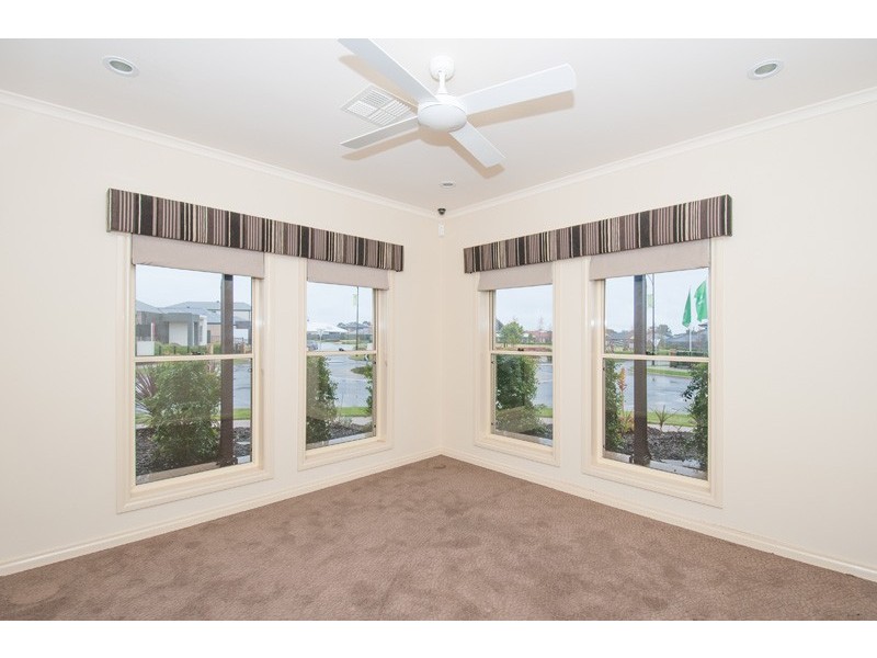 1 Hawick Ave, Blakeview SA 5114