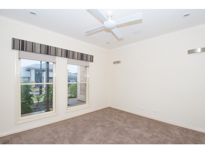 1 Hawick Ave, Blakeview SA 5114