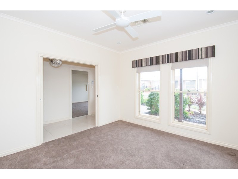 1 Hawick Ave, Blakeview SA 5114
