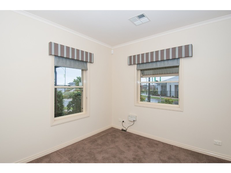 1 Hawick Ave, Blakeview SA 5114