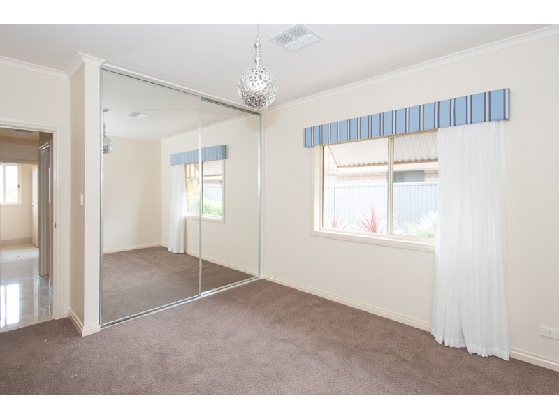 1 Hawick Ave, Blakeview SA 5114