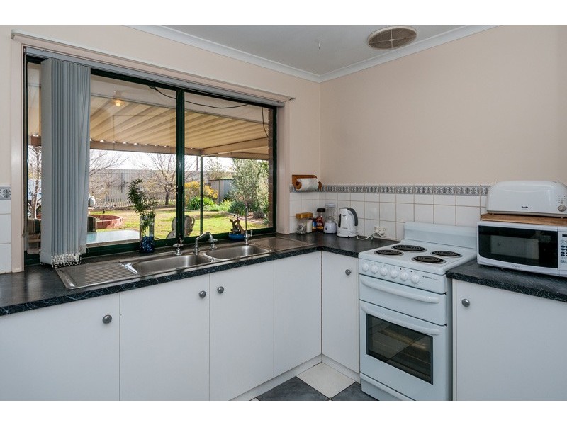 4 Andrews Court, Reid SA 5118