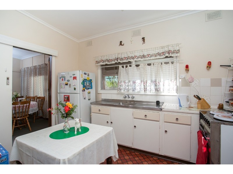 6 Wallace Road, Elizabeth Vale SA 5112