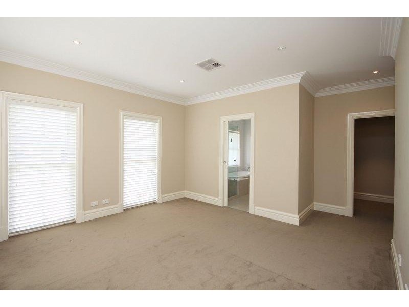 13 Isla Circuit, Mawson Lakes SA 5095