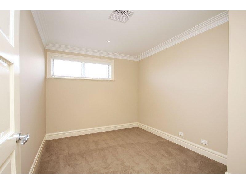 13 Isla Circuit, Mawson Lakes SA 5095