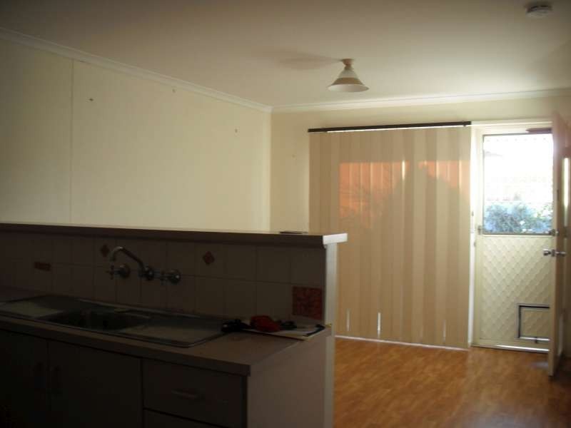 2/8 Grateley Street, Elizabeth Grove SA 5112