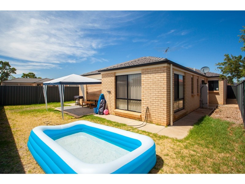 15 Robe Street, Andrews Farm SA 5114