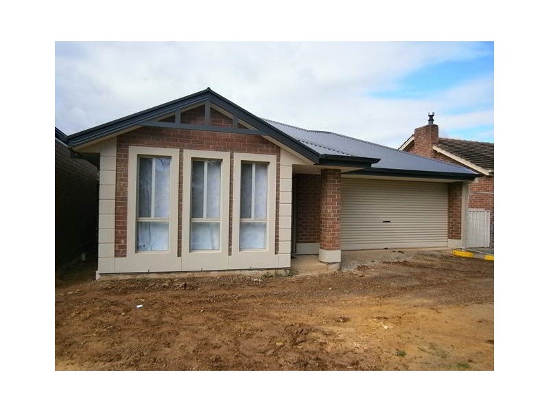 24 Woodfalls Road, Elizabeth Vale SA 5112