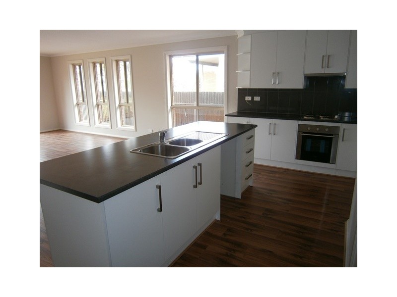 24 Woodfalls Road, Elizabeth Vale SA 5112