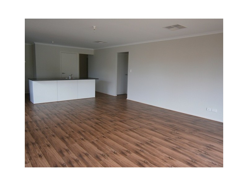 24 Woodfalls Road, Elizabeth Vale SA 5112