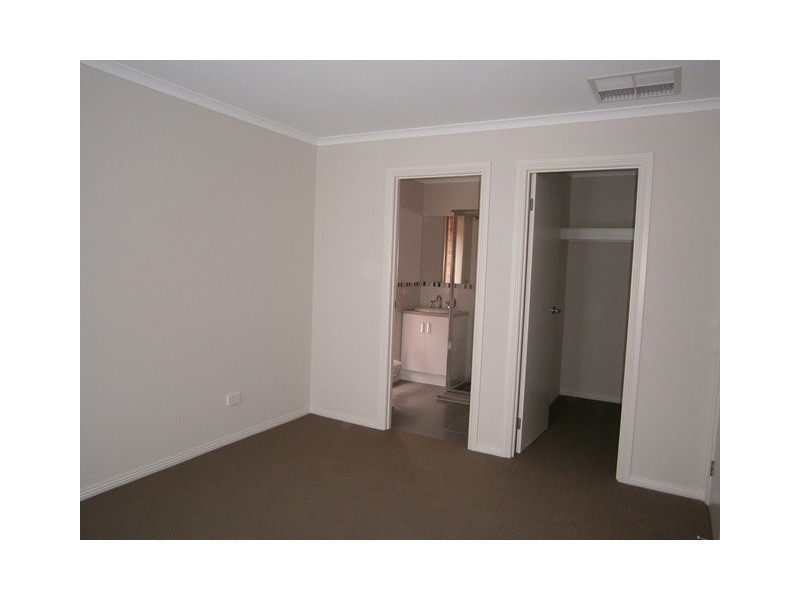 24 Woodfalls Road, Elizabeth Vale SA 5112