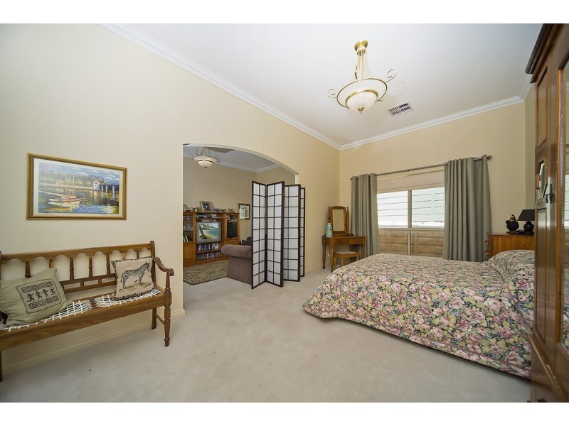 12 Selway Place, Evanston Park SA 5116