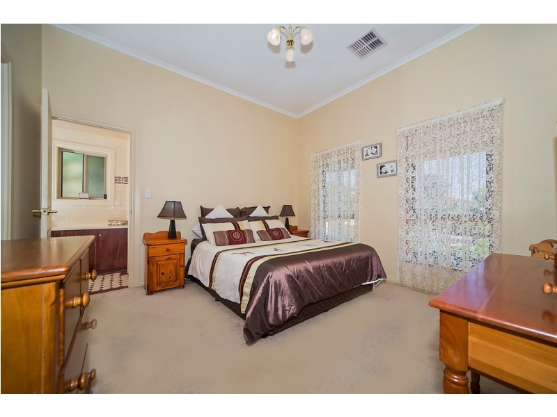 12 Selway Place, Evanston Park SA 5116