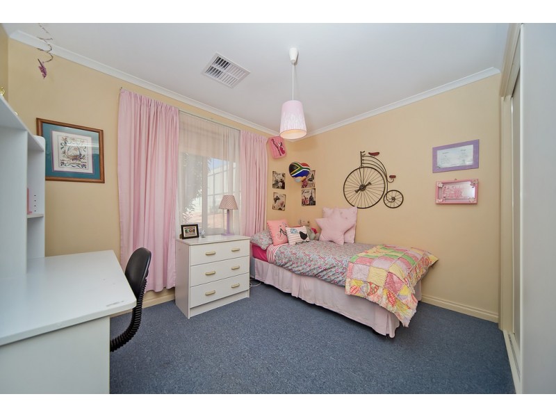 12 Selway Place, Evanston Park SA 5116